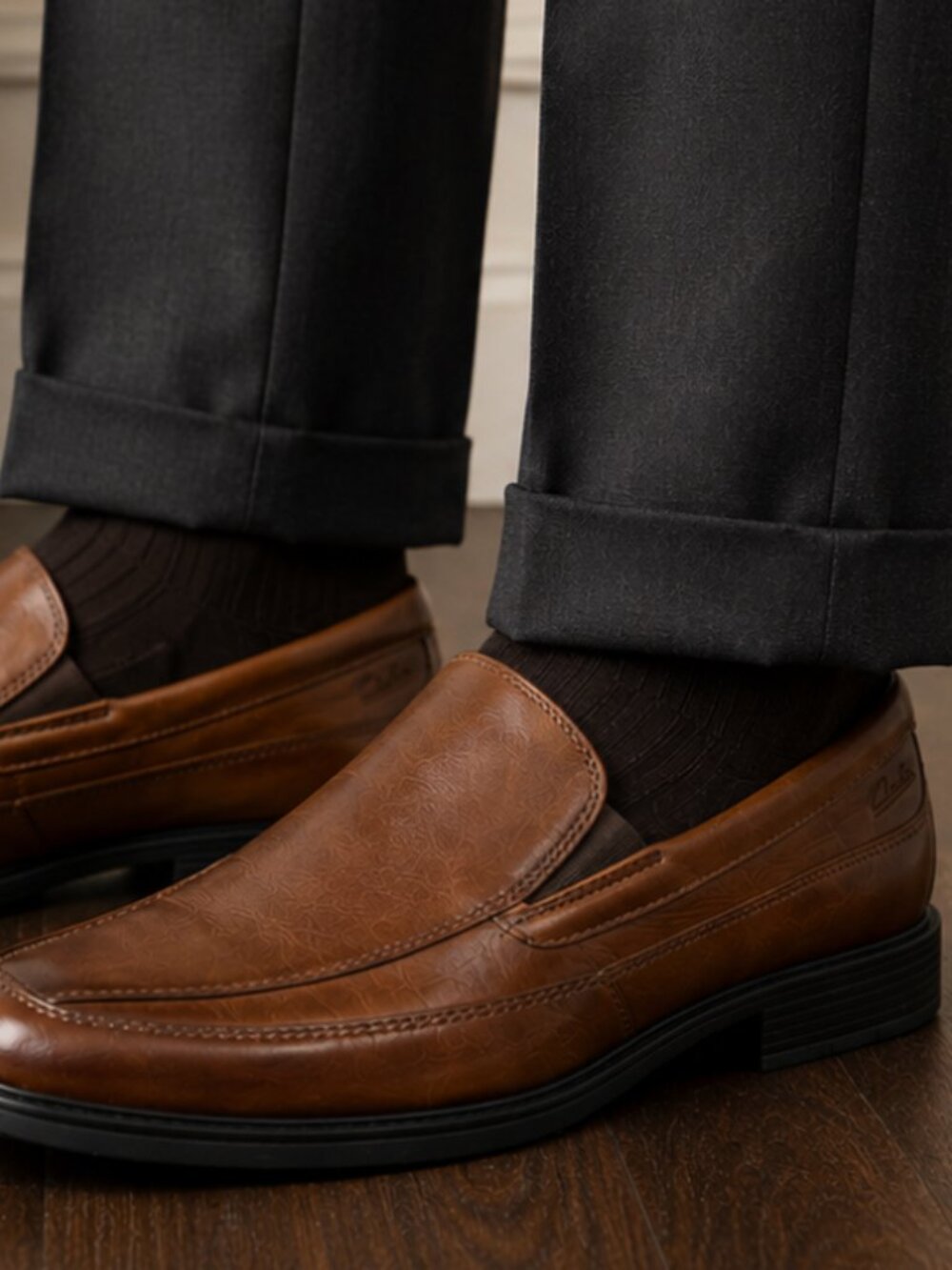 Clarks Tilden Free Loafers Style 22261 Men’s Size 9 Dark Tan Leather